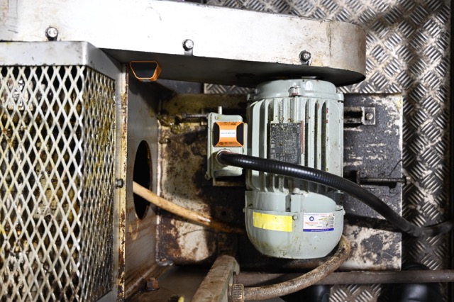 Example 4 with a small motor and fan